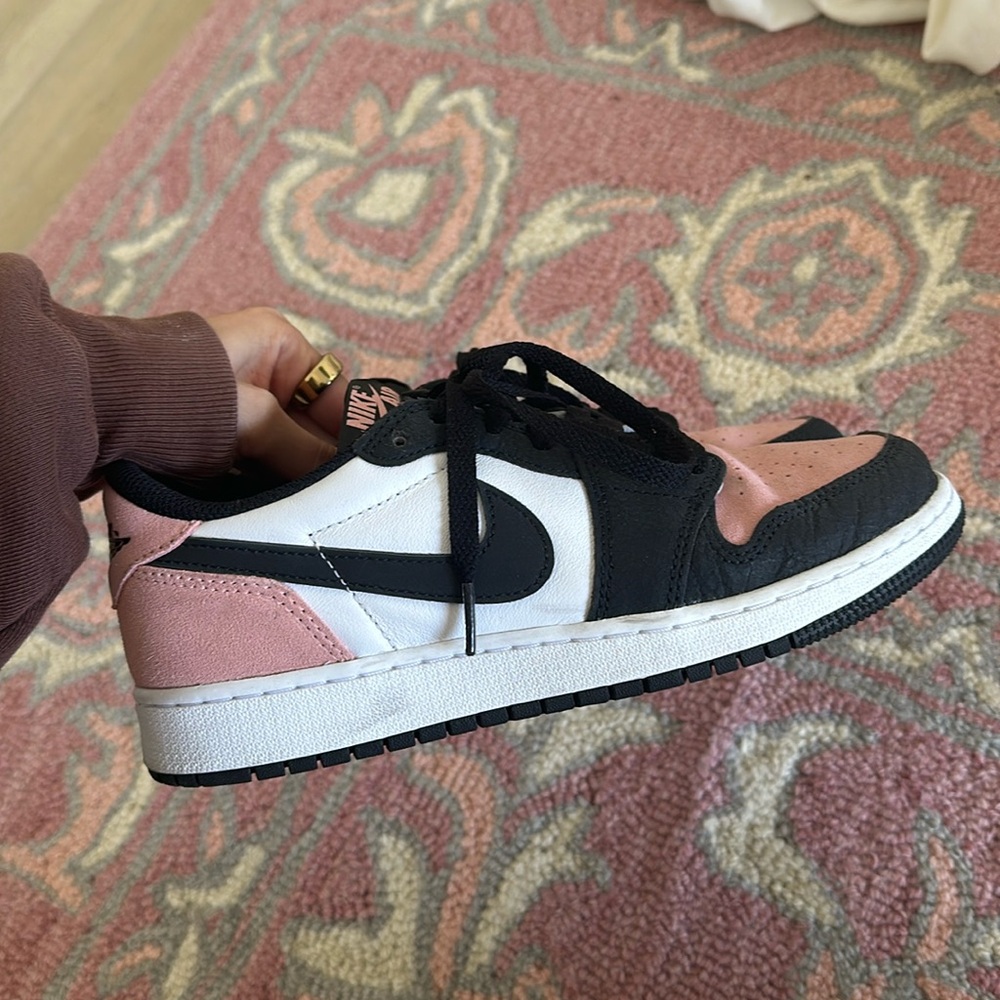Nike Jordan’s (Pink and Black)
